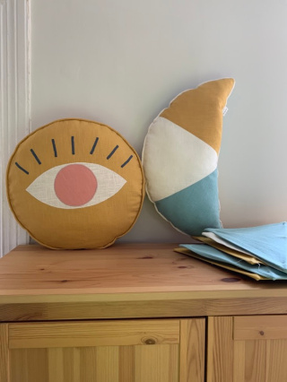 Linen moon pillow "Sole e Luna" mustard