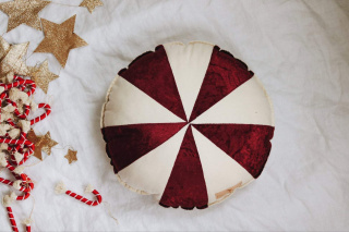 Patchwork pillow "Red candy"