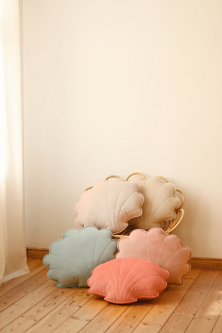 Velvet large shell pillow "Powder pink"