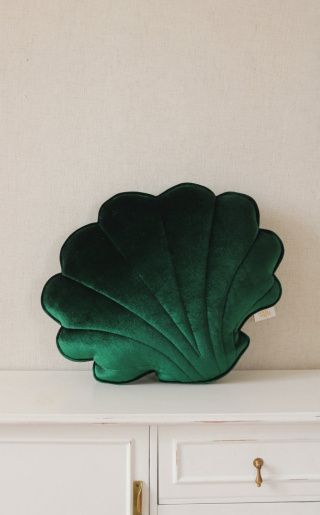 Velvet shell pillow "Emerald pearl"