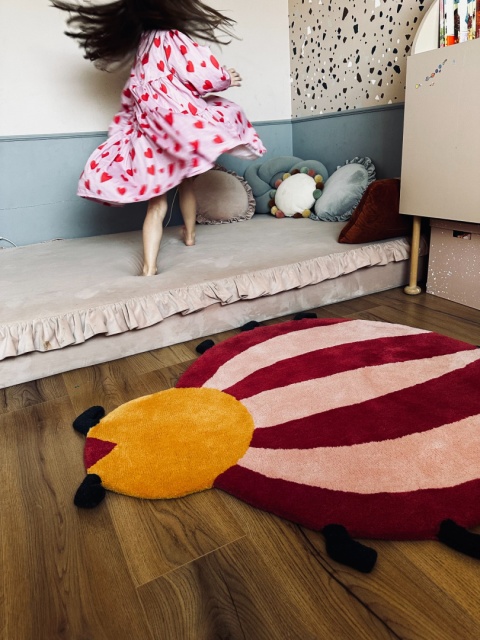 Helen beetle woolen rug 120 x 90 cm handtufted