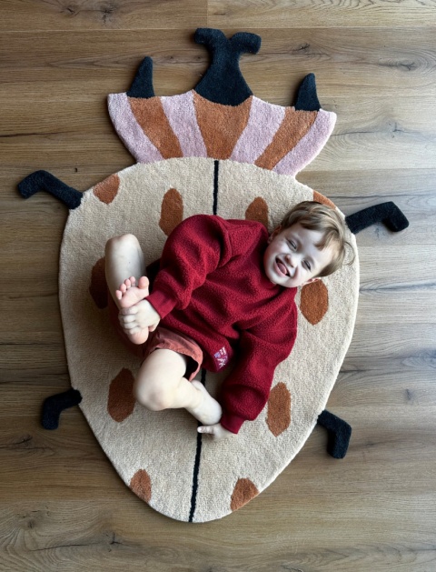 Max beetle wool rug 120 x 96 cm handtufted