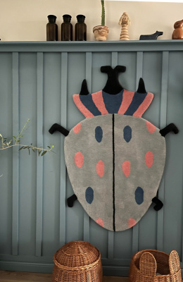 Charlie Beetle Wollteppich 120 x 96 cm handgetuftet