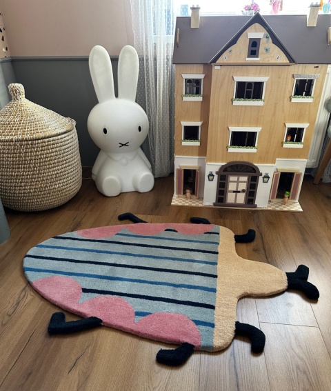 Nelly bug woolen rug 120 x 90 cm handtufted