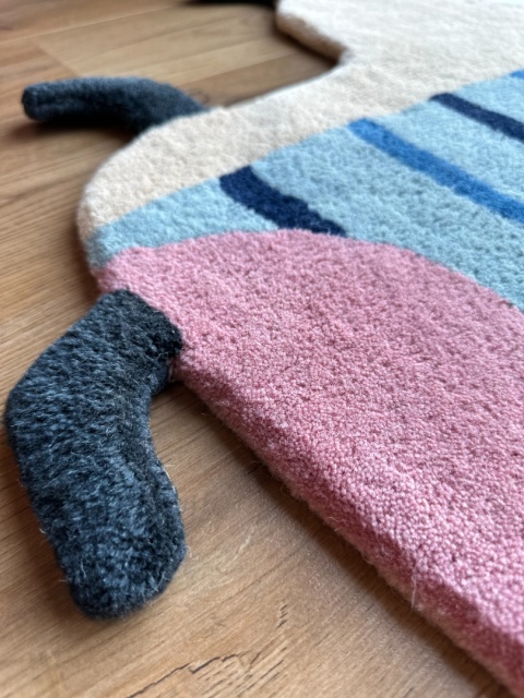 Nelly bug woolen rug 120 x 90 cm handtufted