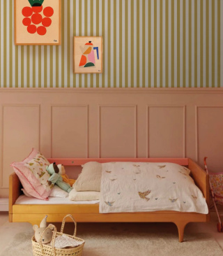 Tapeta Meadow Mustard od Wallcolors
